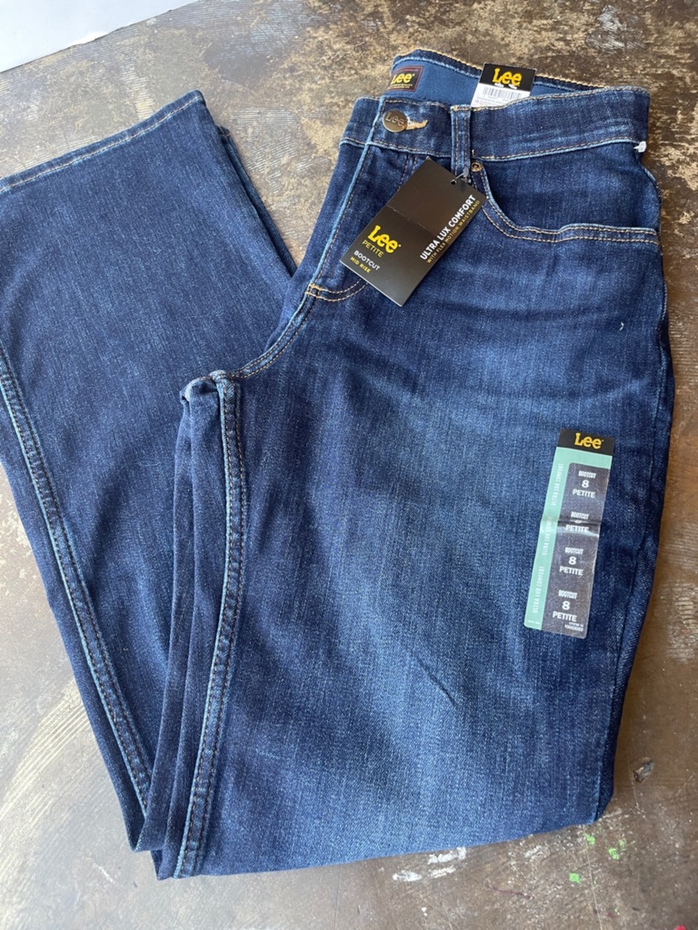 Lee Ultra Lux Comfort Jeans Size 8 Petite
Bootcut Mid Rise NWT